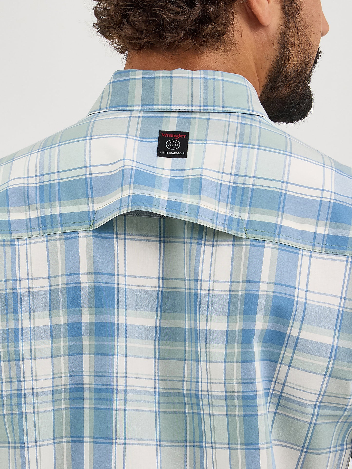 Wrangler ATG Men's Cedar Zip Pocket Plaid Shirt