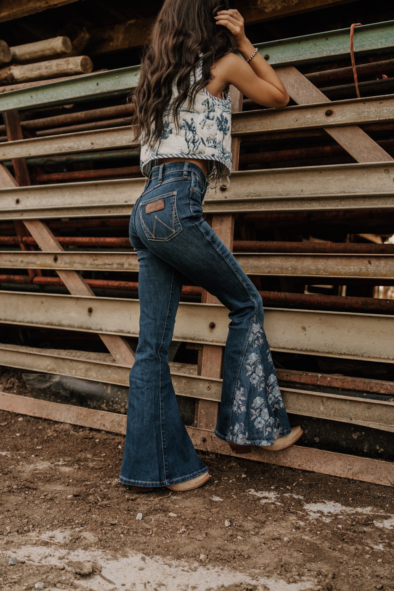 Wrangler Hometown Wildflower Bell