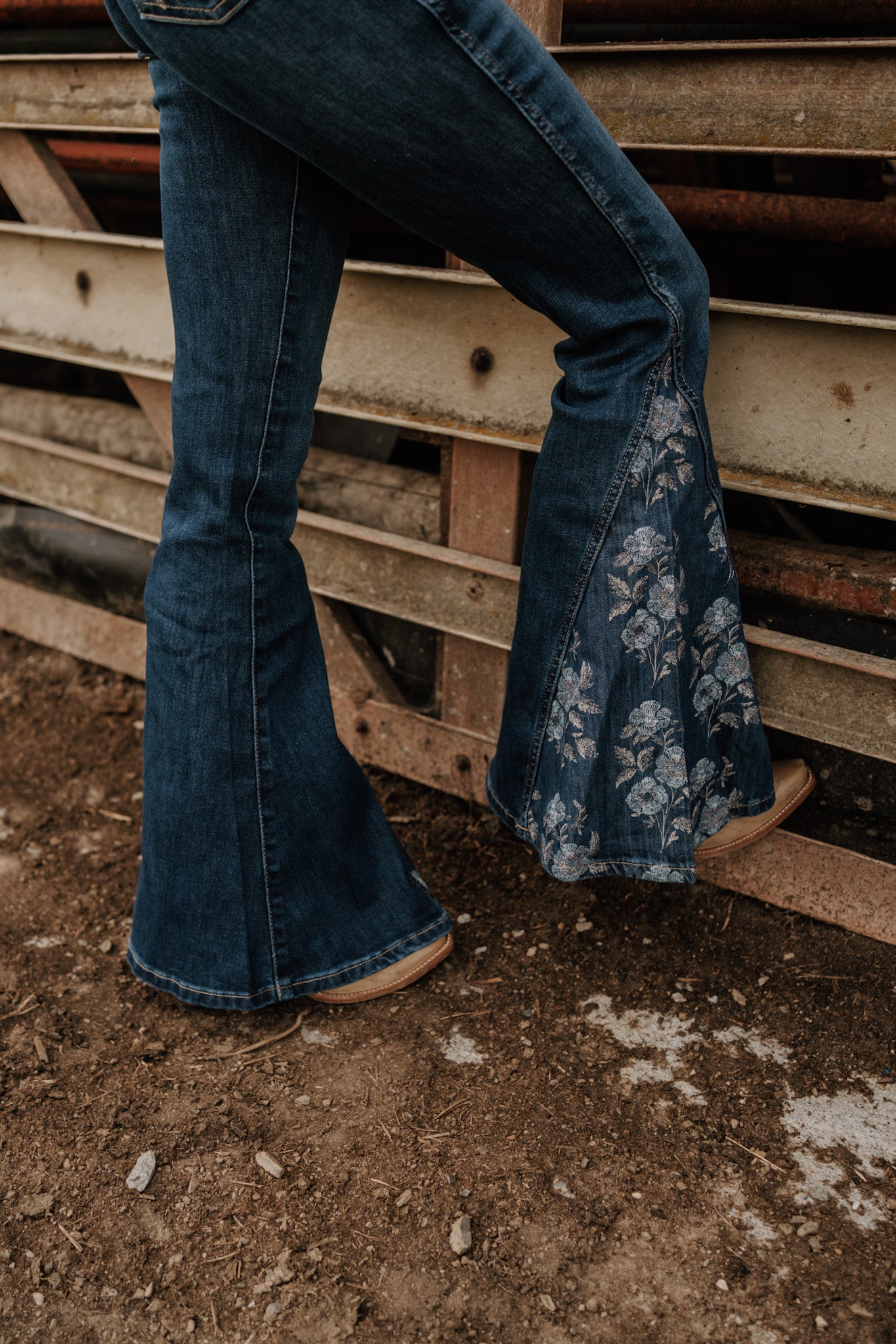 Wrangler Hometown Wildflower Bell