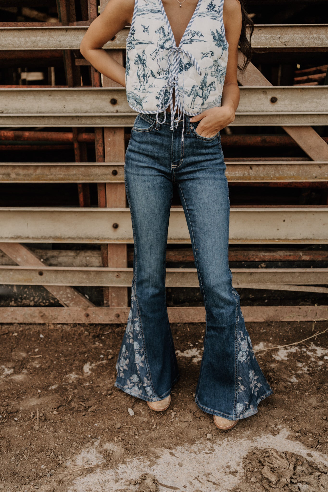 Wrangler Hometown Wildflower Bell