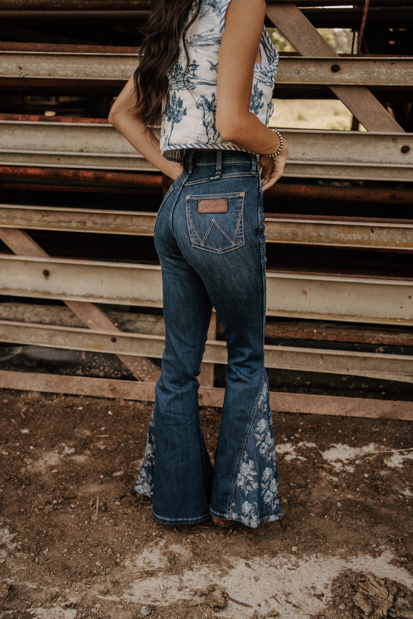 Wrangler Hometown Wildflower Bell