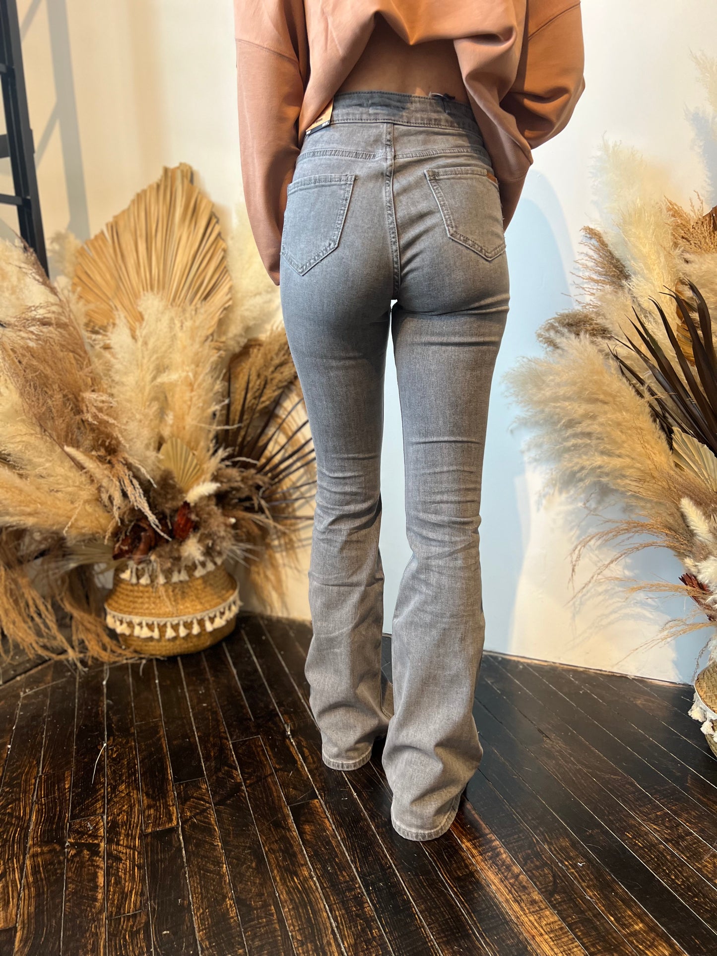 Final Sale ✨ Ashe High Rise Flare