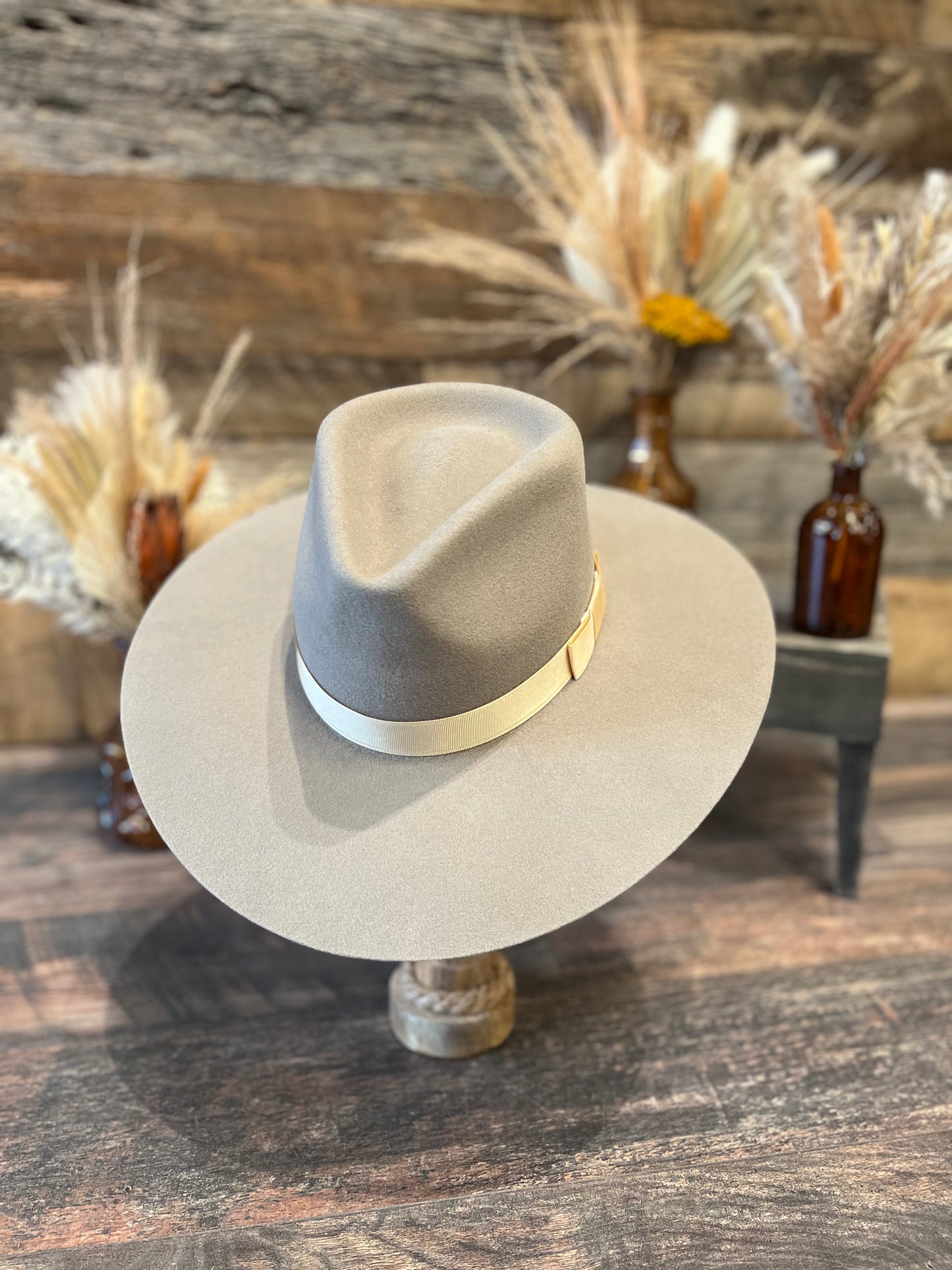 Twister Pinch Front Mushroom