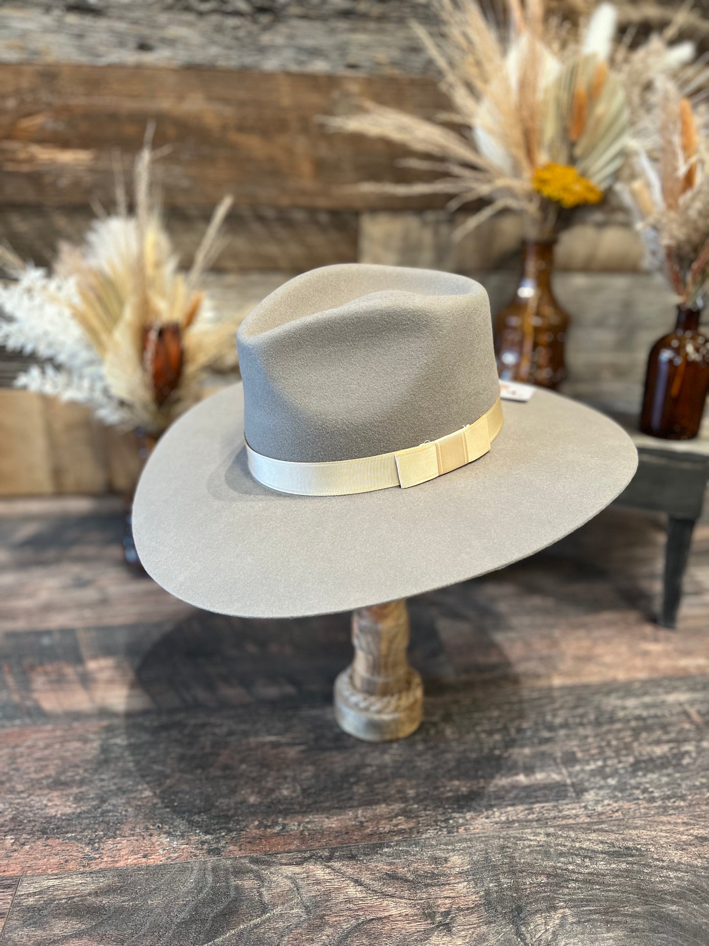 Twister Pinch Front Mushroom