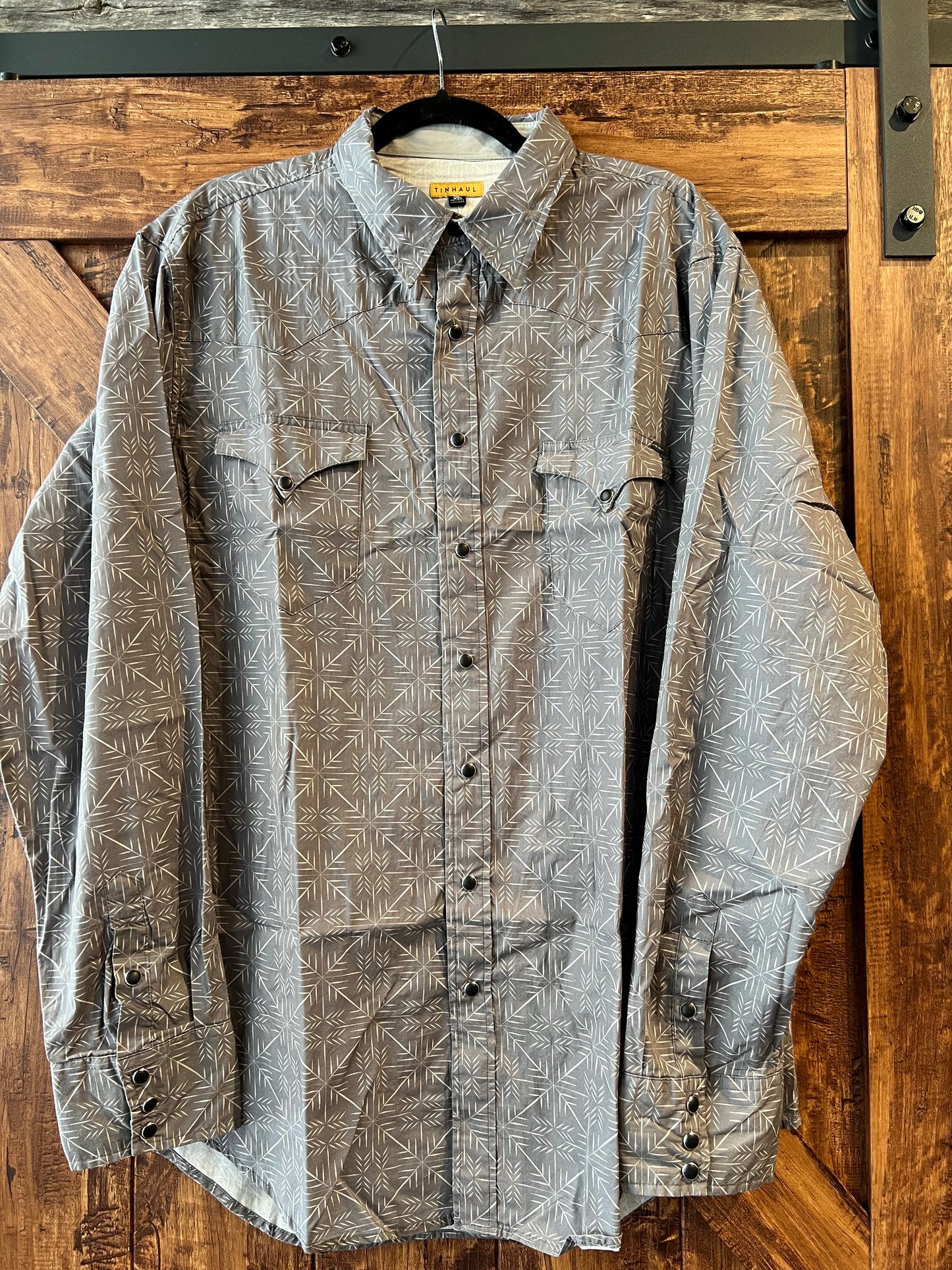 Arrow Points Print Men’s Snap Up