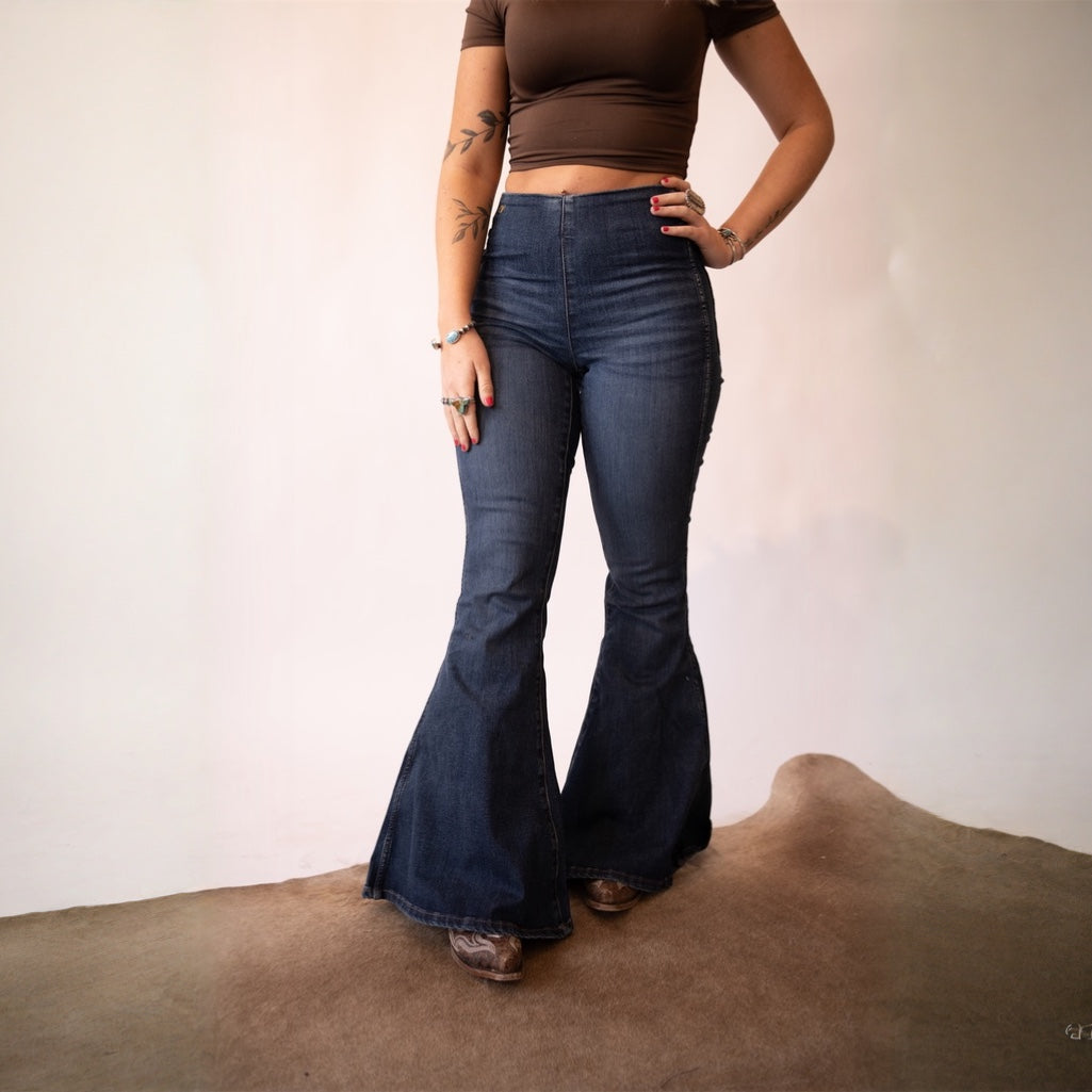 Wrangler Lainey Wilson Pull On Bell Bottoms