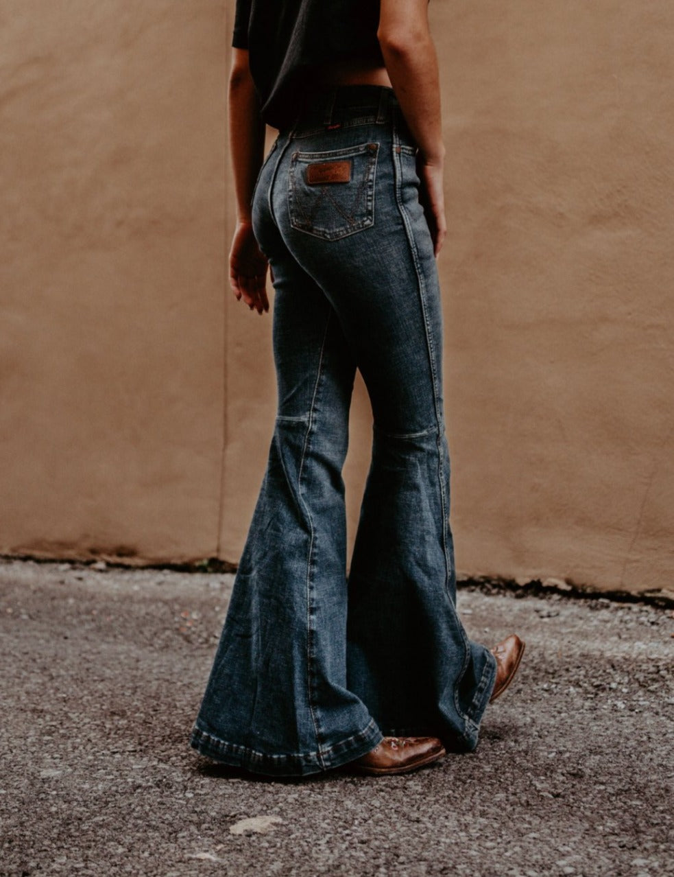 Final Sale ✨Wrangler Retro Laramie Bell Bottom - Main Image