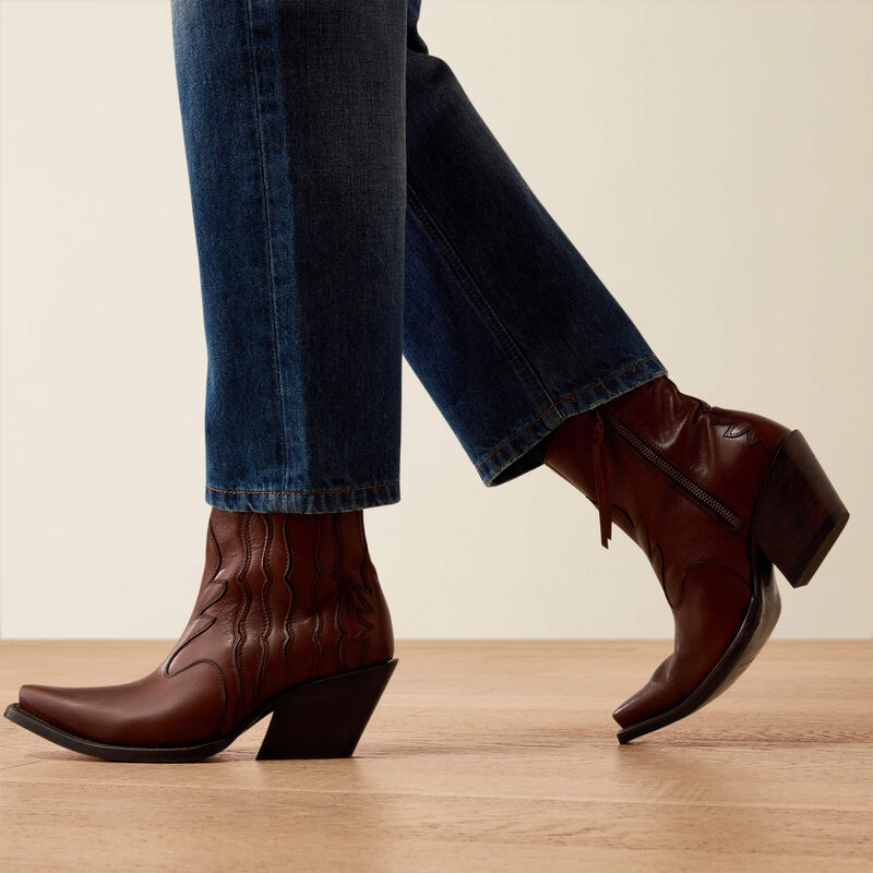 Ariat Tomboy Straight Leg Jeans