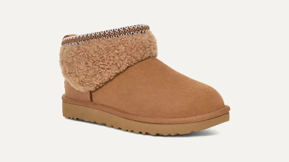 UGG™ Classic Mini Maxi Curly Chestnut
