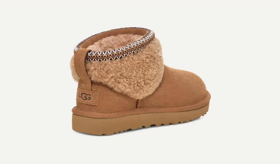 UGG™ Classic Mini Maxi Curly Chestnut