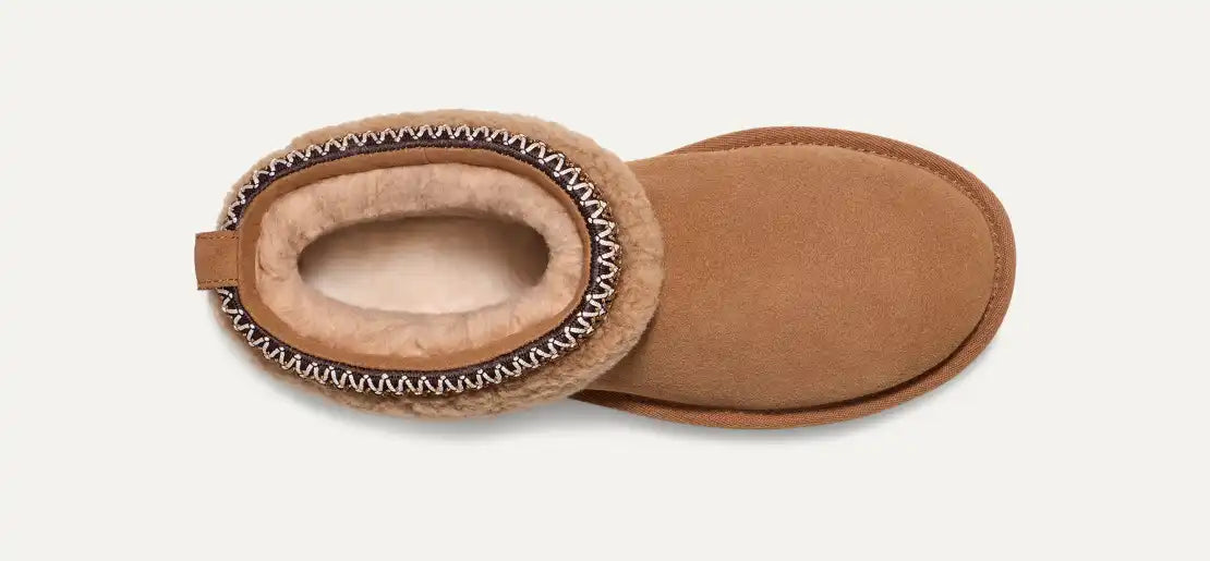 UGG™ Classic Mini Maxi Curly Chestnut