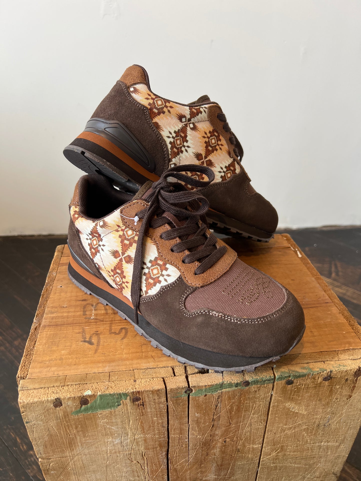 Southwest tennis shoe