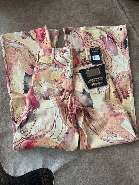 Lainey Wilson Punchy Rose Wild Horses