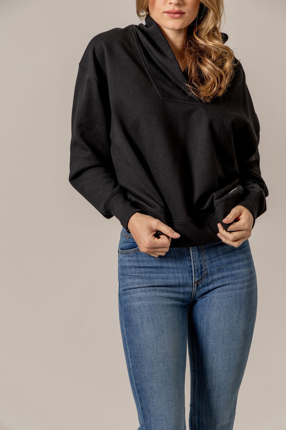 Kimes Sandy Black Cropped Crew