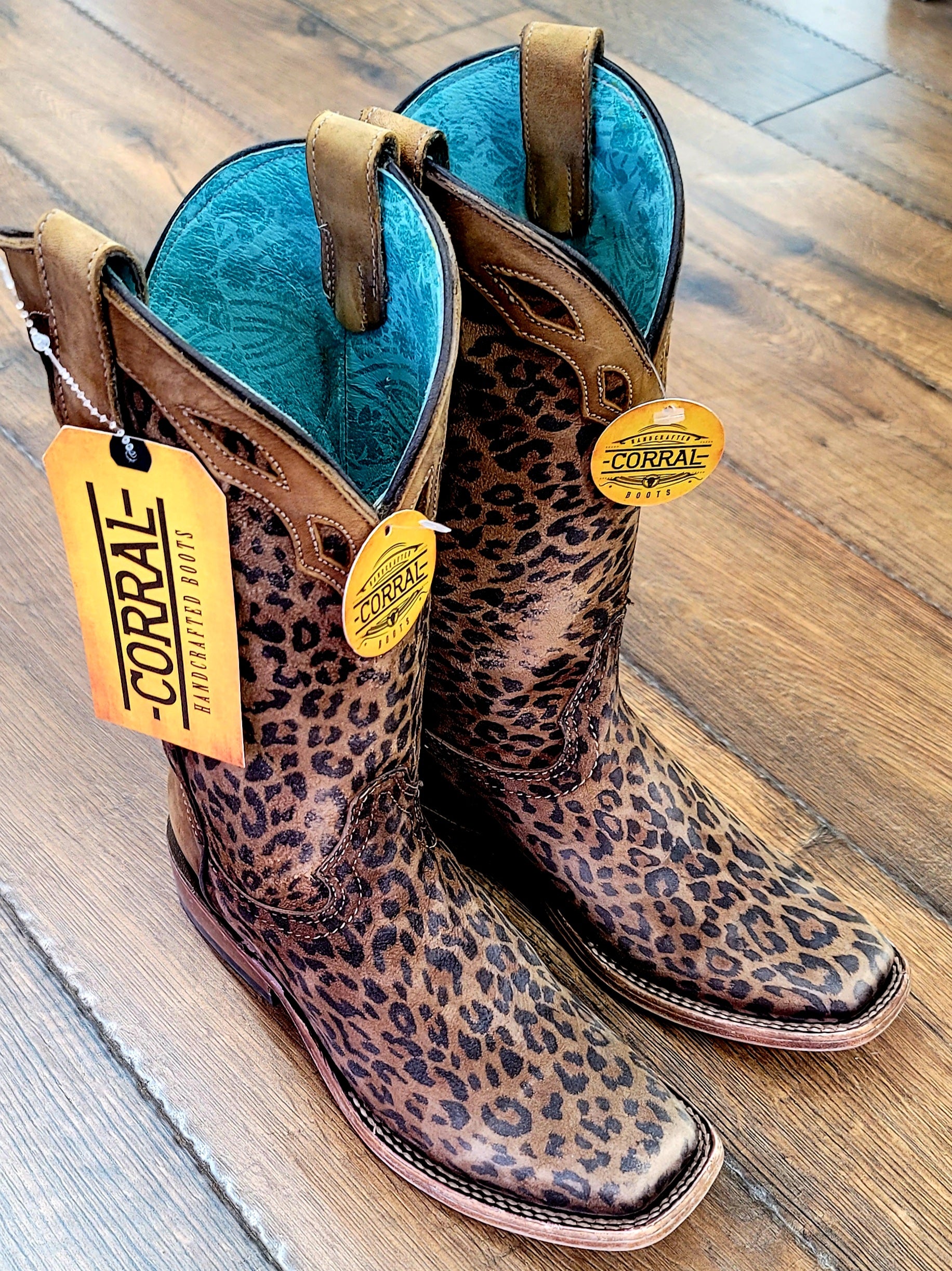 Womens leopard on sale print cowboy boots