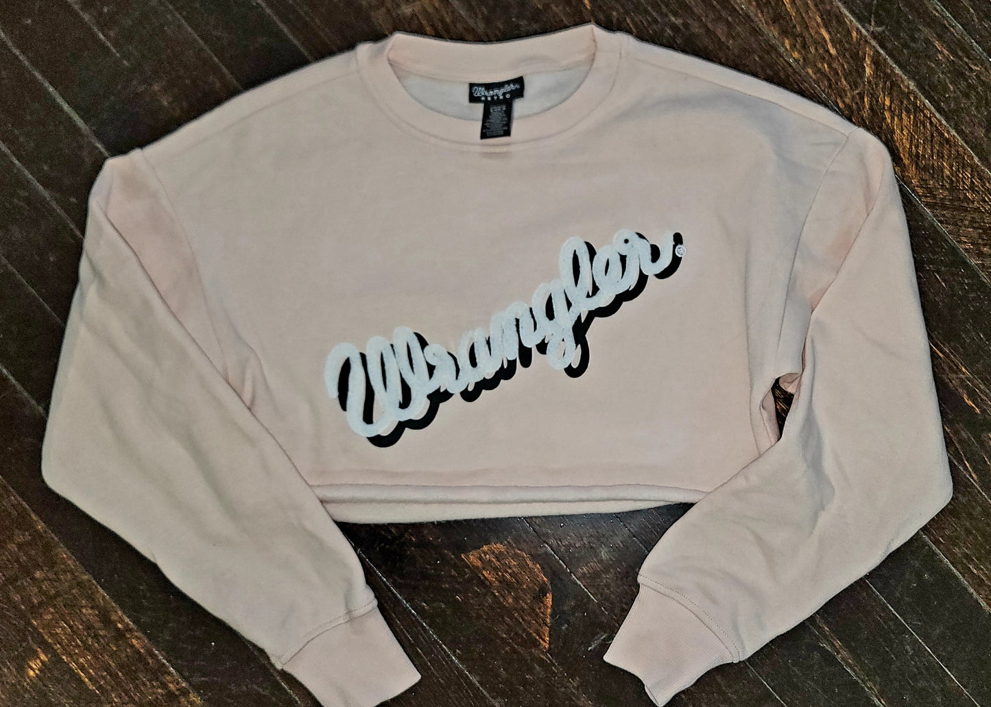 Final Sale ✨Wrangler Peaches N Cream Logo Cropped Women's Sweatshirt