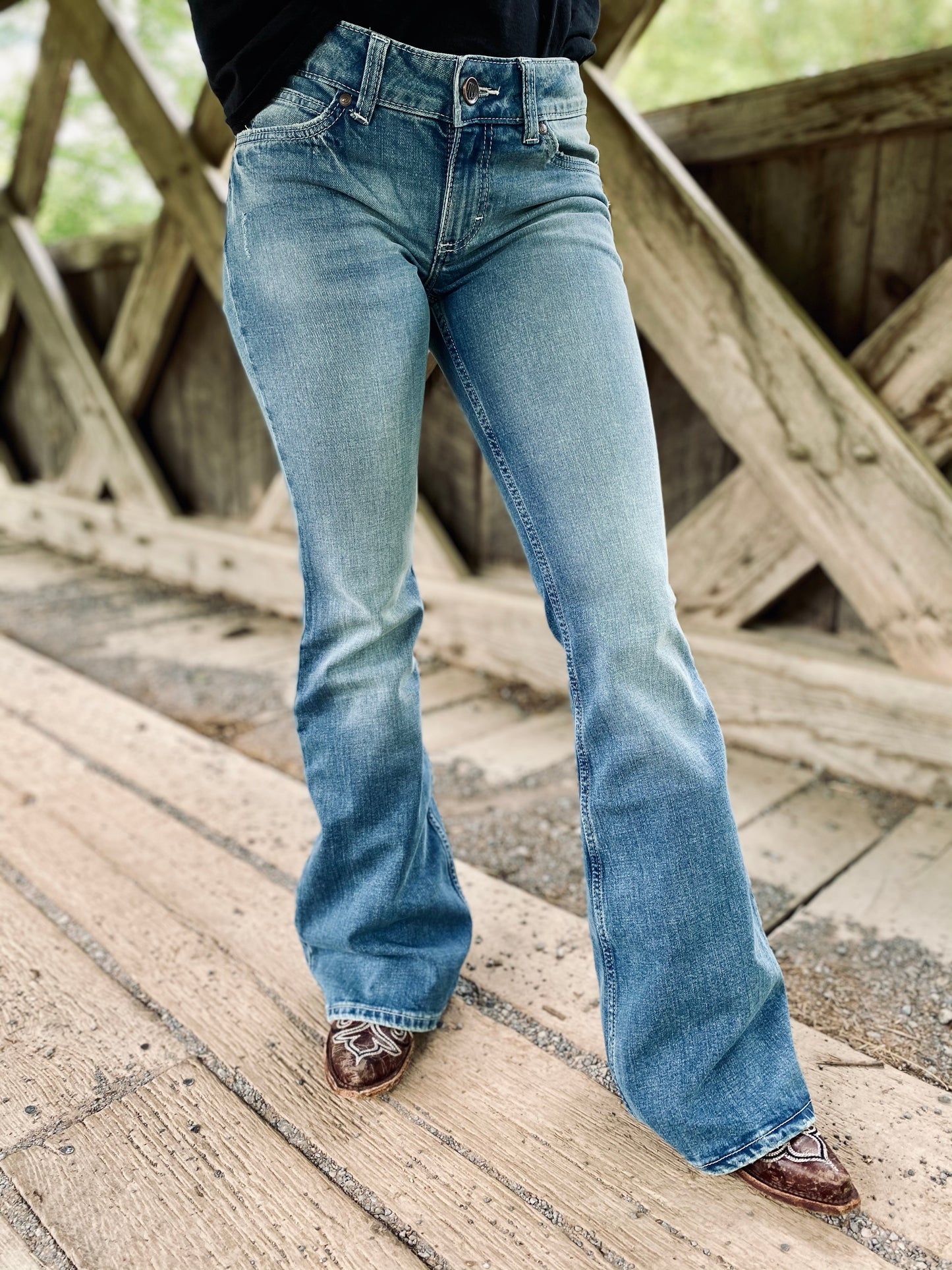 Last One ✨ Wrangler Retro In My Blues Mid-Rise Flares