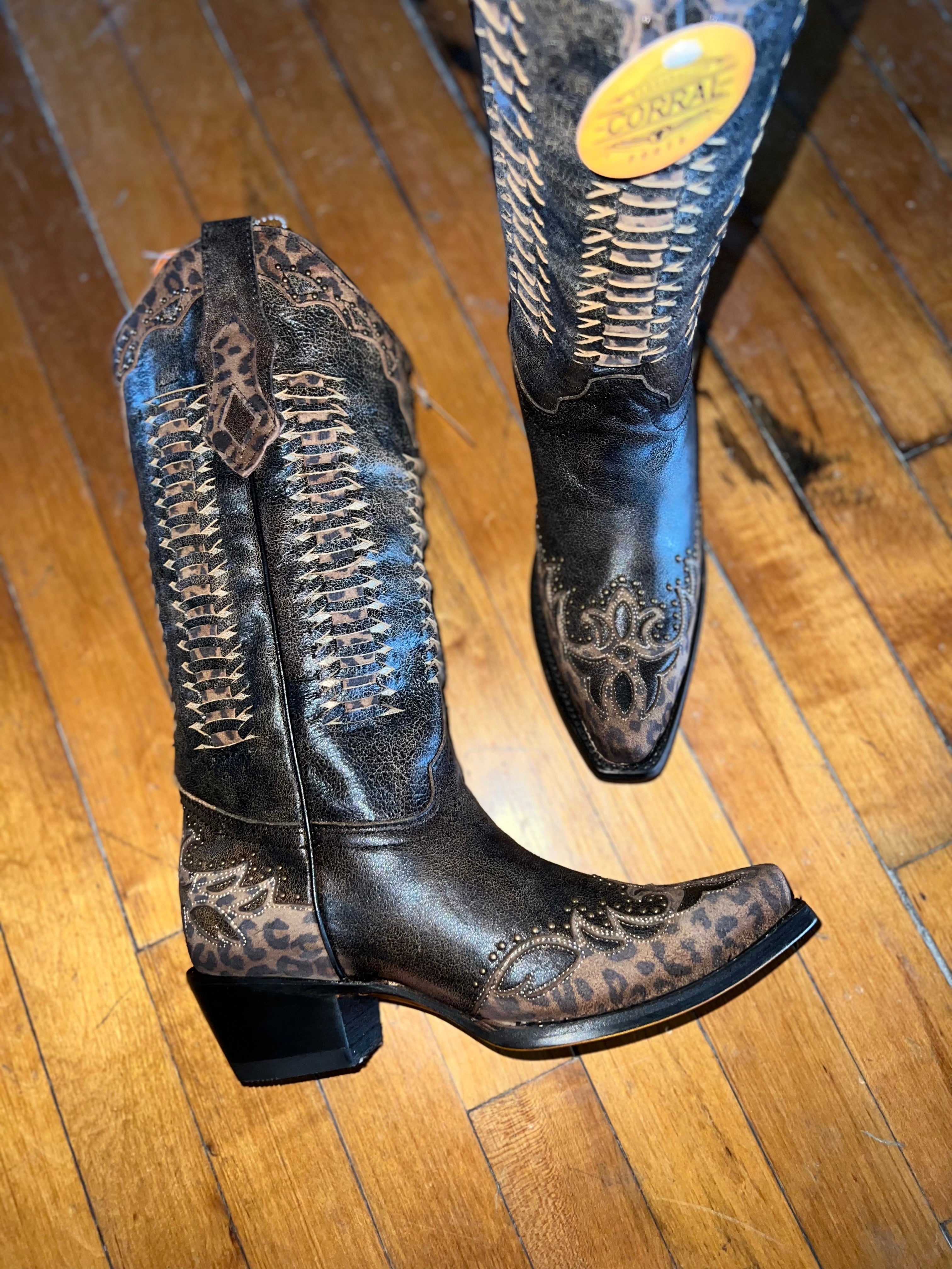 Corral on sale swarovski boots